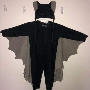 Bat Halloween costume. Size toddler 2-4.